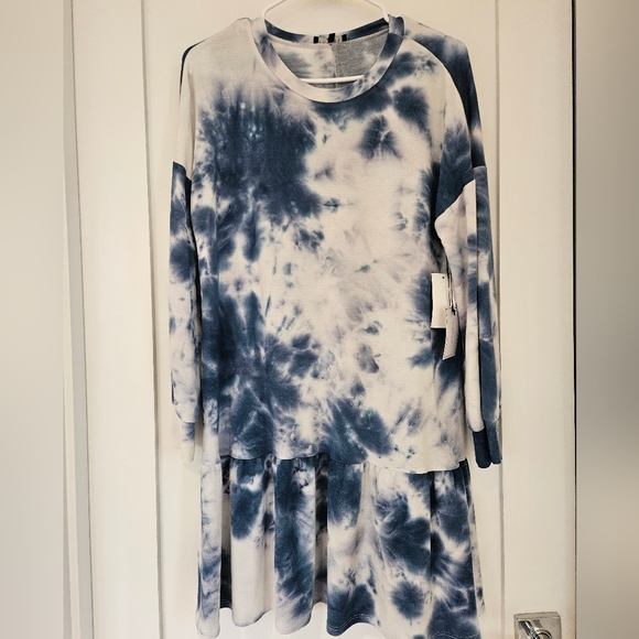 1.STATE Tie Dye T-Shirt Dress - Picture 3 of 8